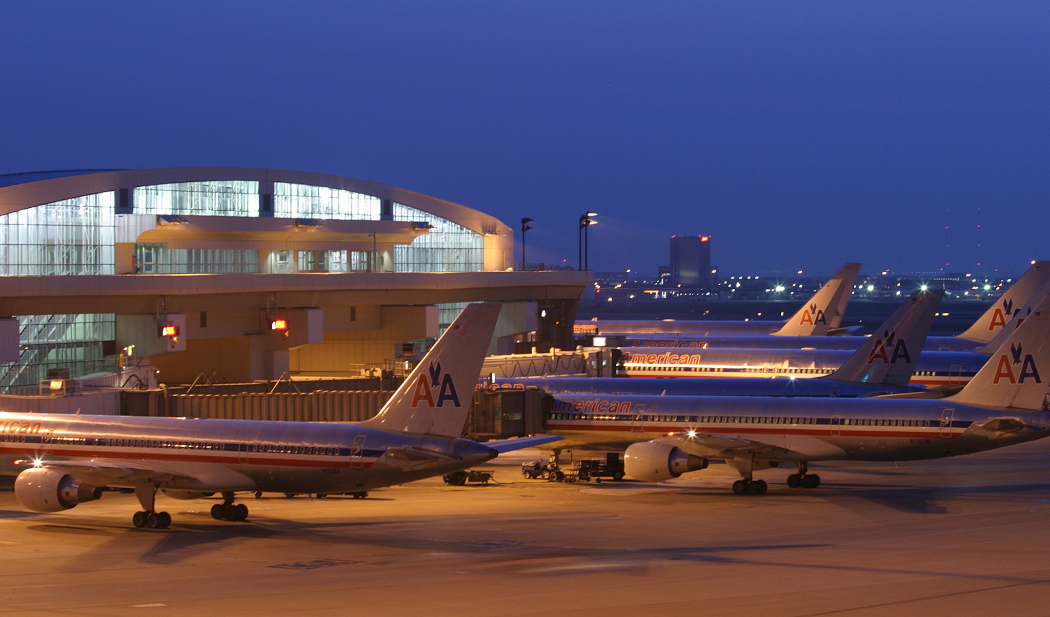 Fco airport. Международный аэропорт Далласа. Аэропорт Даллас Техас. Форт Уорт-Даллас. Международный аэропорт Даллас/Форт-Уэрт снаружи.