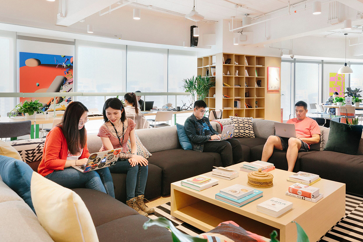 https://www.wework.com/ideas/wp-content/uploads/sites/4/2019/10/Web_150DPI-20190416-WeWork-Shang-Lidu-Common-Areas-Couch-Area-2_FB.jpg